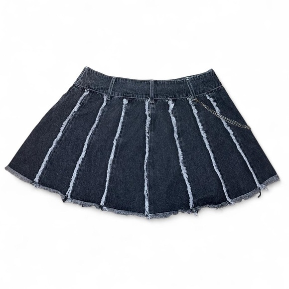 Mall Goth Hot Topic Black Denim Mini Skirt with Chain Accent Emo Grunge - Picture 2 of 7
